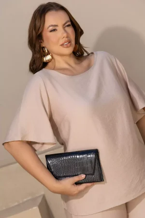 BLUSA AMPLA RECORTE E FENDA COSTA